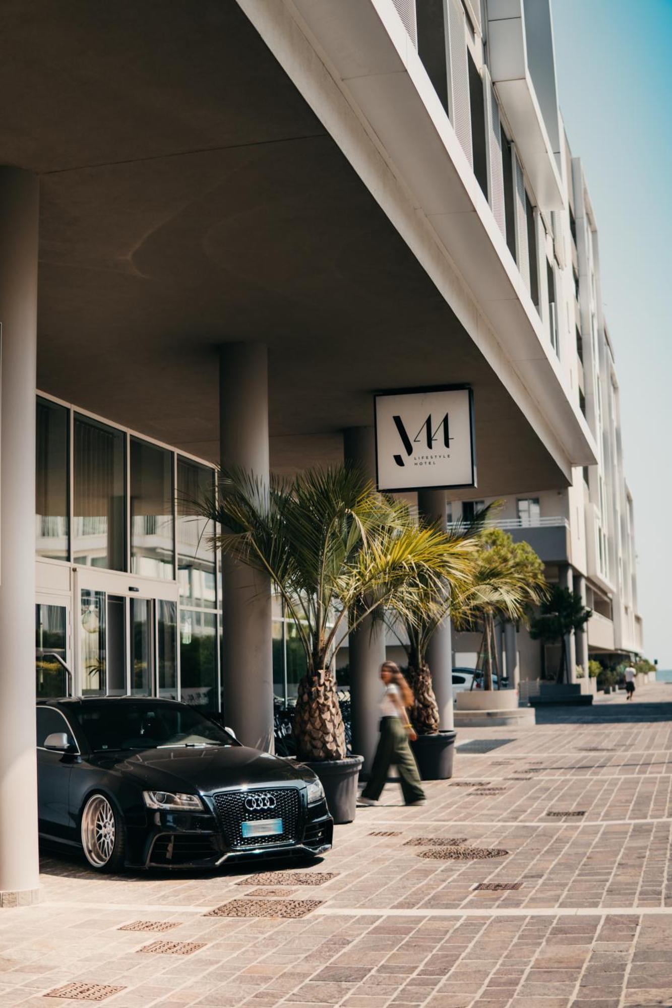 Hotel J44 Lifestyle 5*